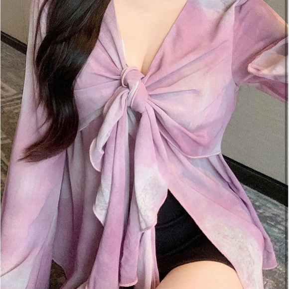 - - Bell sleeve blouse super pretty with ruffles - Picture 1 of 3